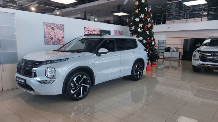 НОВИЙ OUTLANDER BUSINESS 2.5 CVT 2WD