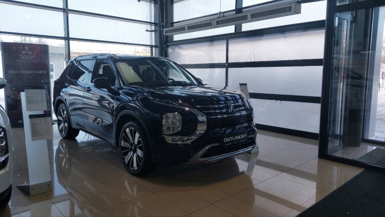 НОВИЙ OUTLANDER ULTIMATE 2.5 CVT 4WD