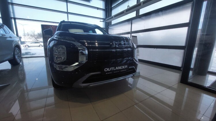 НОВИЙ OUTLANDER ULTIMATE 2.5 CVT 4WD