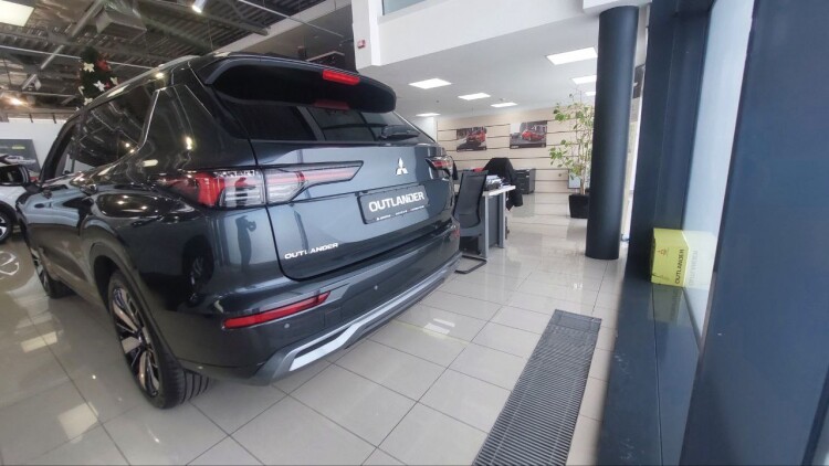 НОВИЙ OUTLANDER BUSINESS 2.5 CVT 2WD