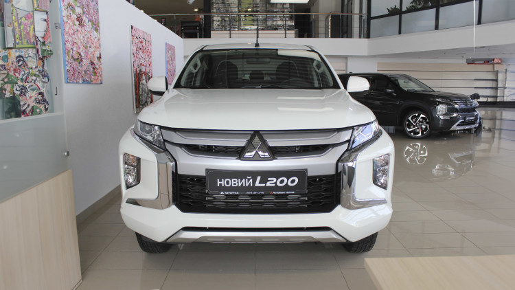 НОВИЙ L200 INVITE 2.4 TD 6MT 4WD