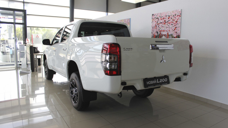 НОВИЙ L200 INVITE 2.4 TD 6MT 4WD