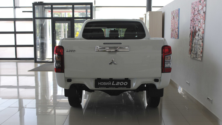 НОВИЙ L200 INVITE 2.4 TD 6MT 4WD