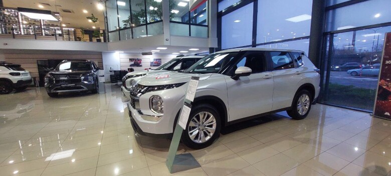 НОВИЙ OUTLANDER BUSINESS 2.5 CVT 2WD