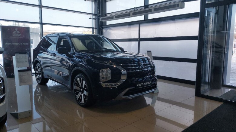 НОВИЙ OUTLANDER ULTIMATE 2.5 CVT 4WD